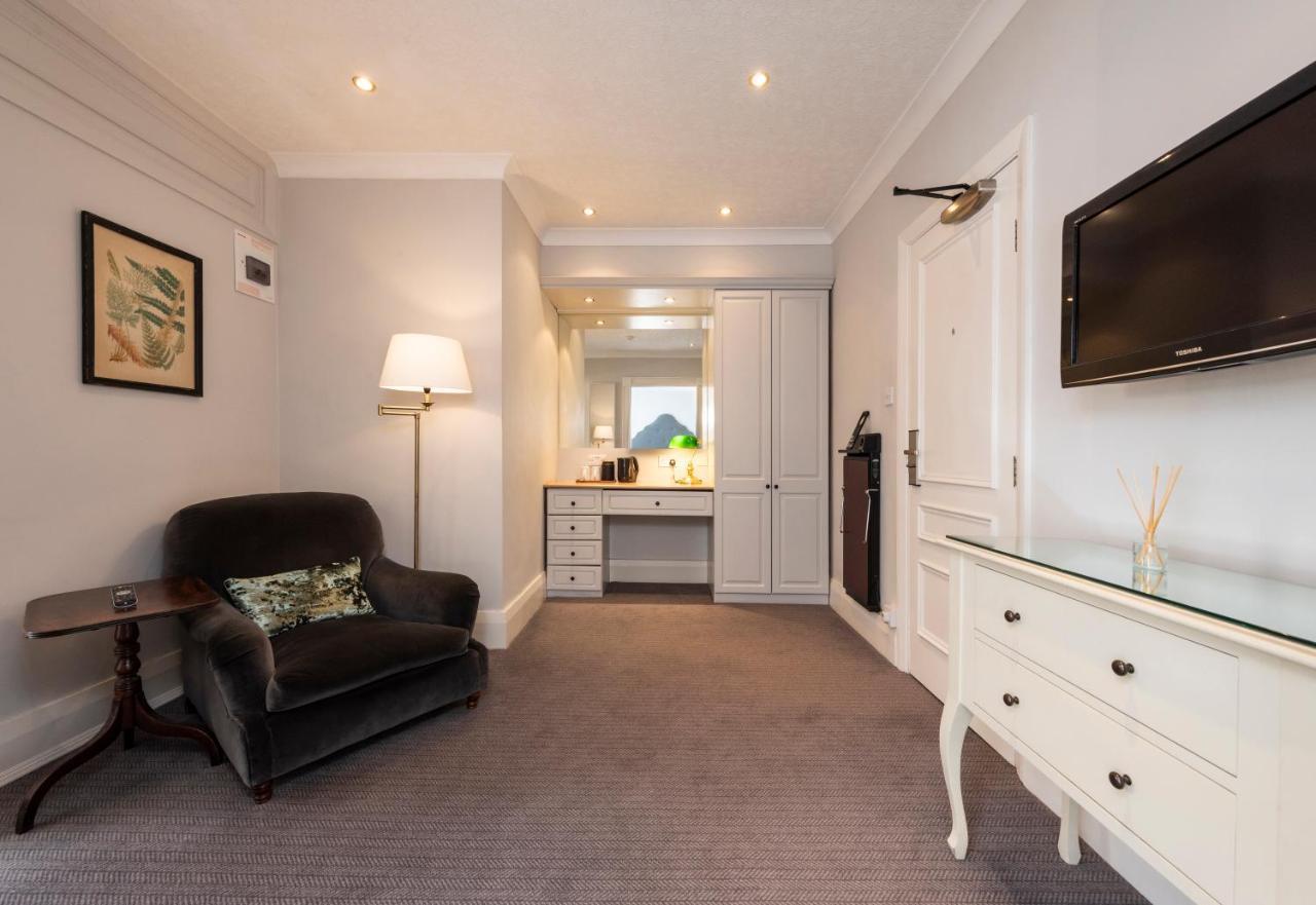 Statham Lodge Hotel Warrington Bagian luar foto