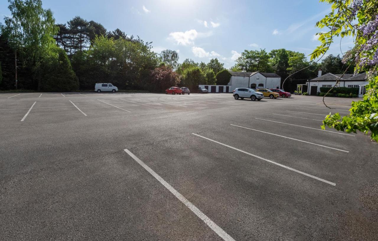 Statham Lodge Hotel Warrington Bagian luar foto