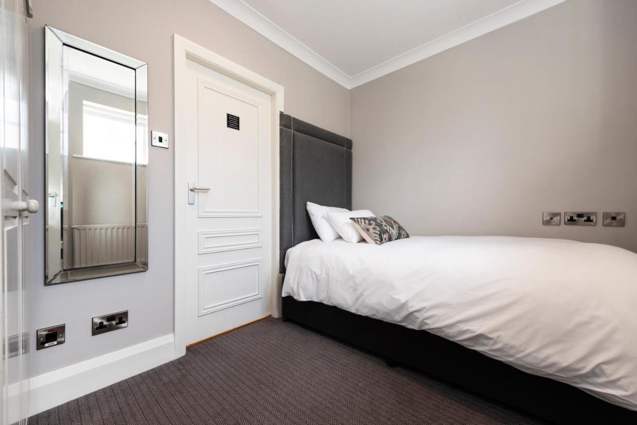 Statham Lodge Hotel Warrington Bagian luar foto