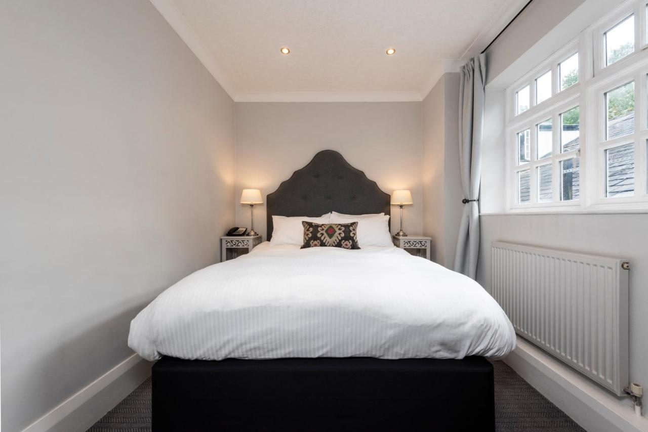 Statham Lodge Hotel Warrington Bagian luar foto