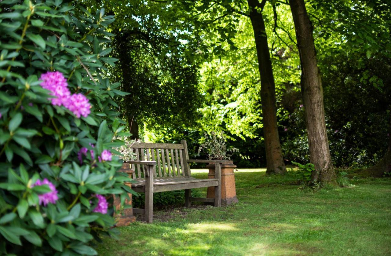 Statham Lodge Hotel Warrington Bagian luar foto